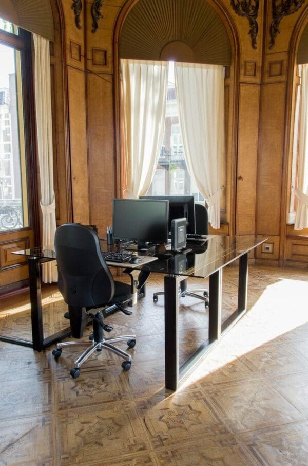 Alternative view of Bureau - Ufficio